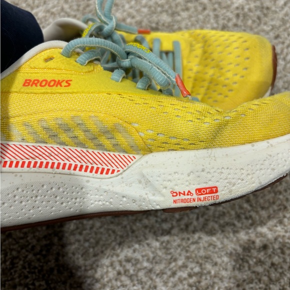 Brooks Adrenaline GTS 24 Yellow Running Shoes - Picture 7 of 8